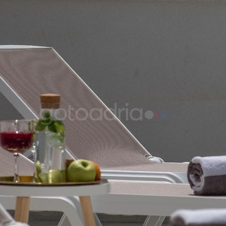 Villa Smaragd - Opal - Luxury Apt With Shared Pool And Private Hot Tub Makarska Exterior foto
